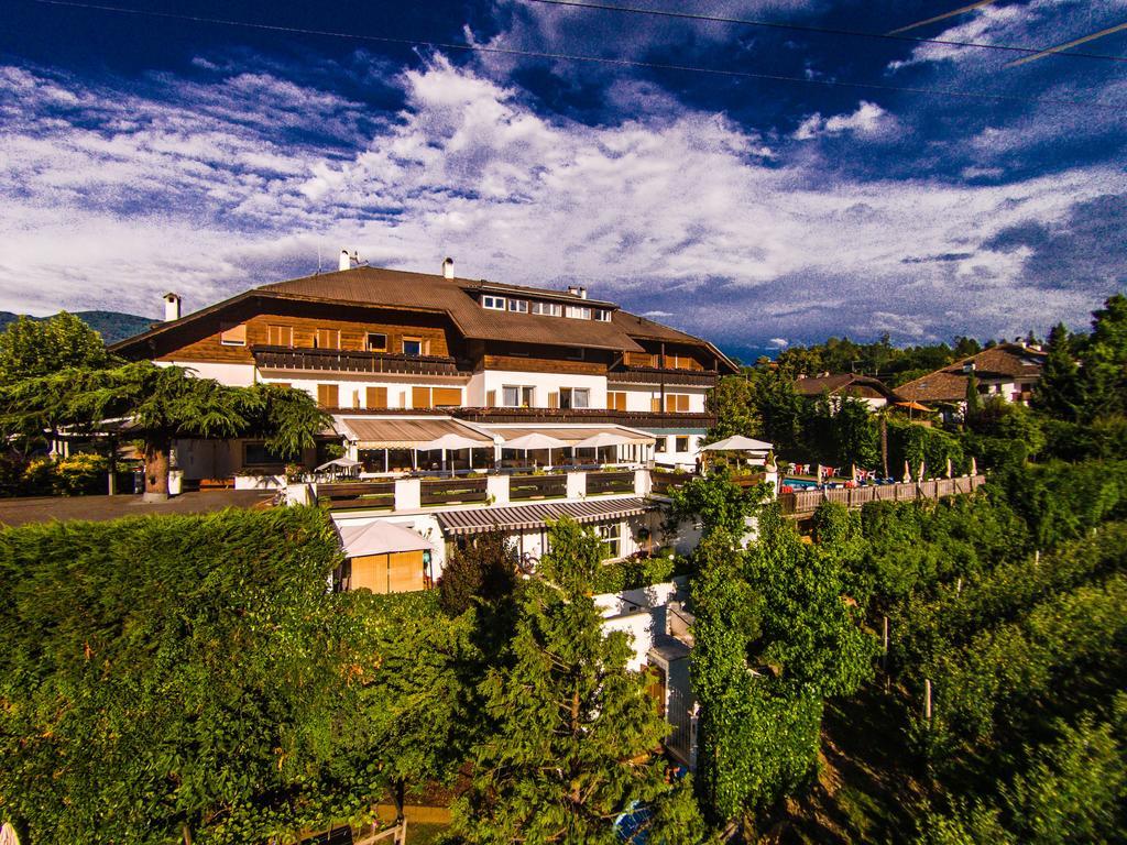 Hotel Waldhof 코르나이아노 외부 사진
