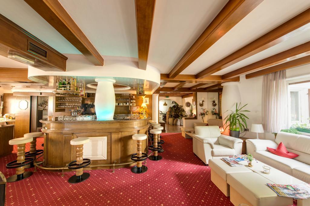 Hotel Waldhof 코르나이아노 외부 사진
